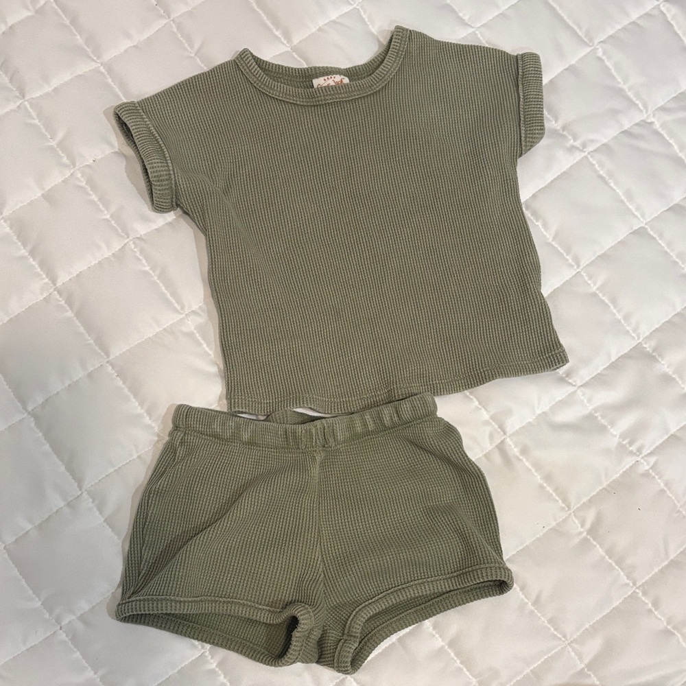 Cat & Jack Kids Matching Set in Olive Green